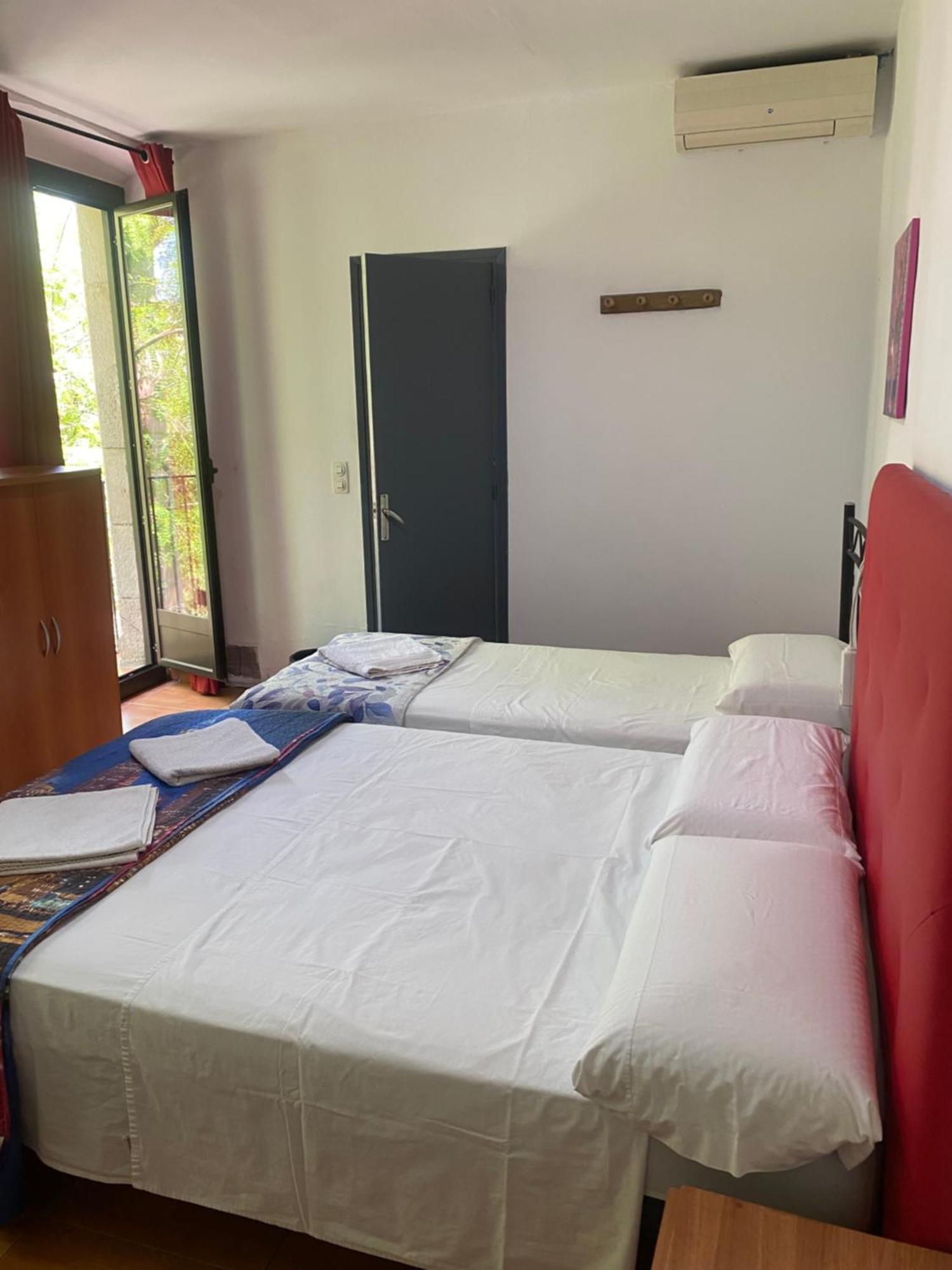 Pension Teruel Barcelona Luaran gambar