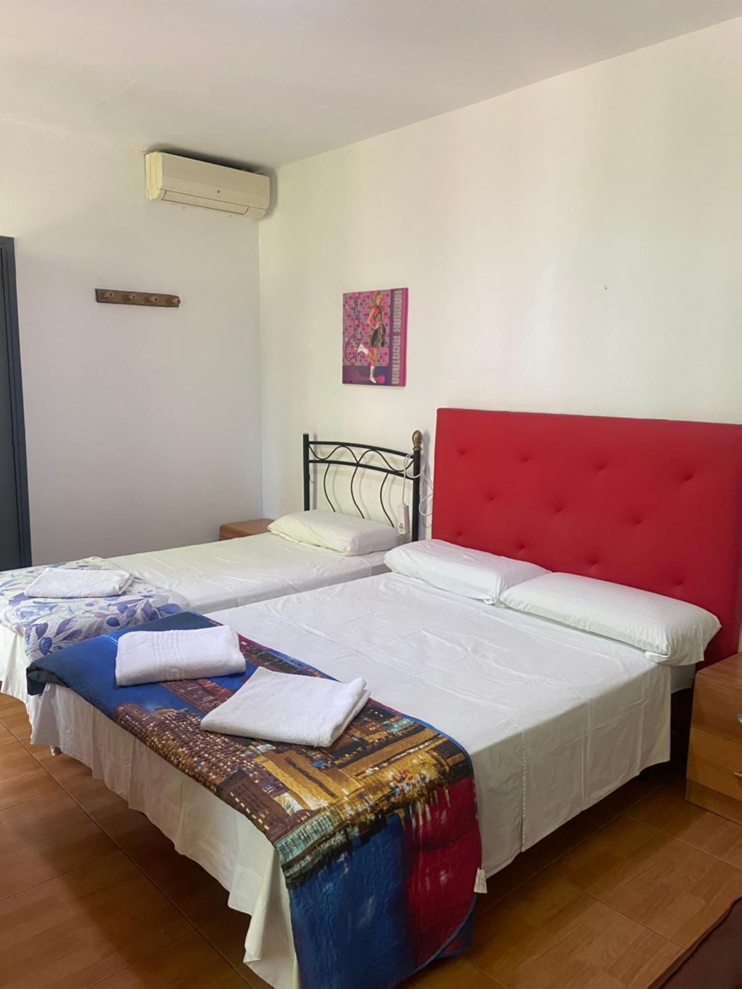 Pension Teruel Barcelona Luaran gambar
